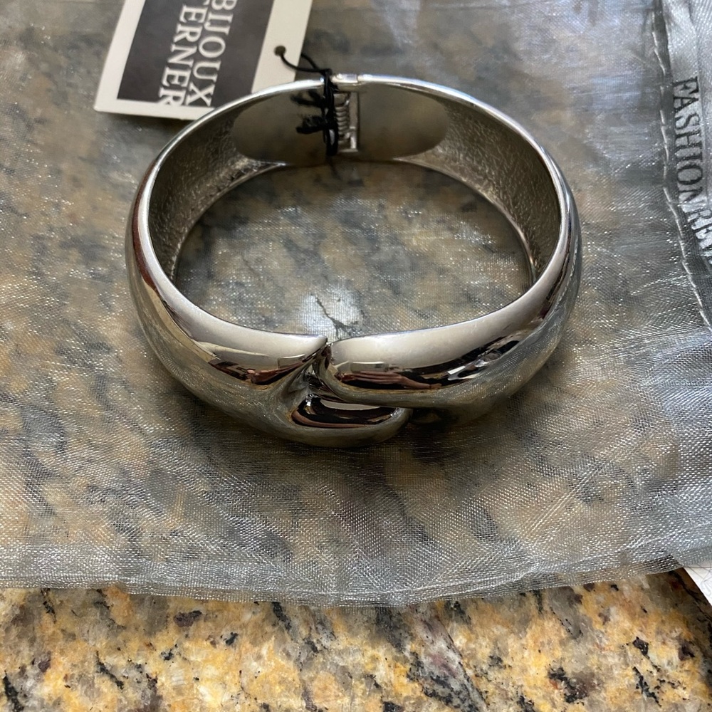Bijou Terner brand new silver bangle - never worn!